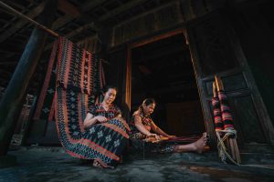 Những tấm dệt đan sắc núi rừng