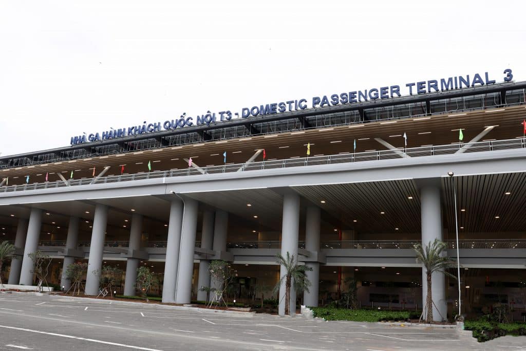 0. Nhà Ga T3 Tân Sơn Nhất Dón Chuyến Bay Thương Mại Dầu Tiên Trong Sáng Nay 1024x683