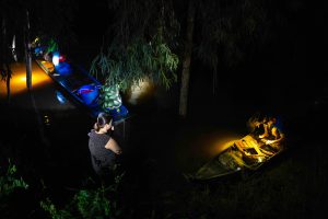 Đi “chợ ma” Tha La