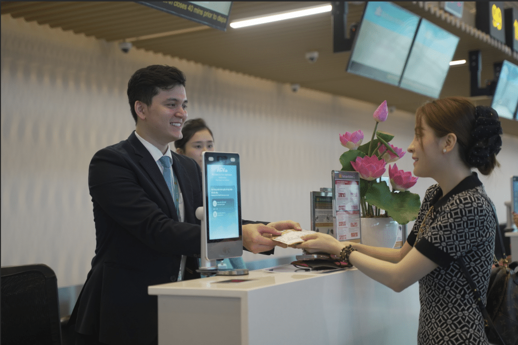 Khành Khách Làm Thủ Tục Tại T3 1 1024x683