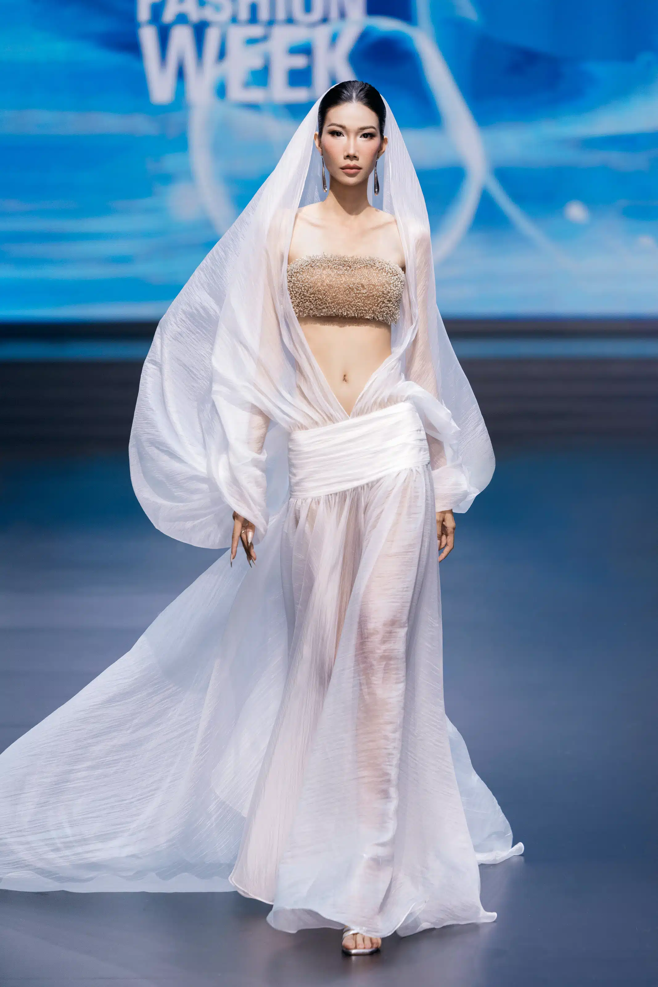 BST “The Light Of Water” tại Aquafina Vietnam International Fashion Week