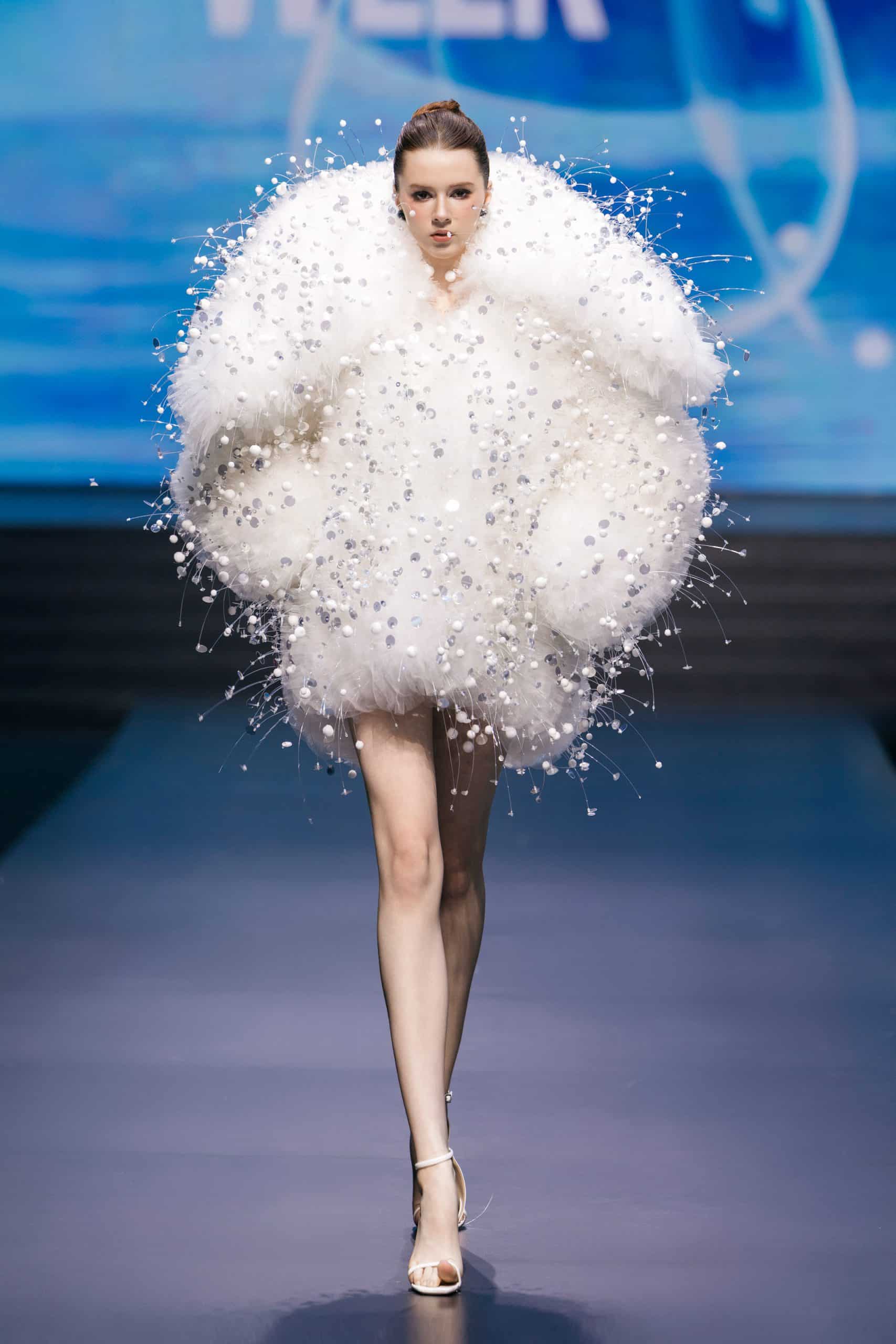 BST “The Light Of Water” tại Aquafina Vietnam International Fashion Week