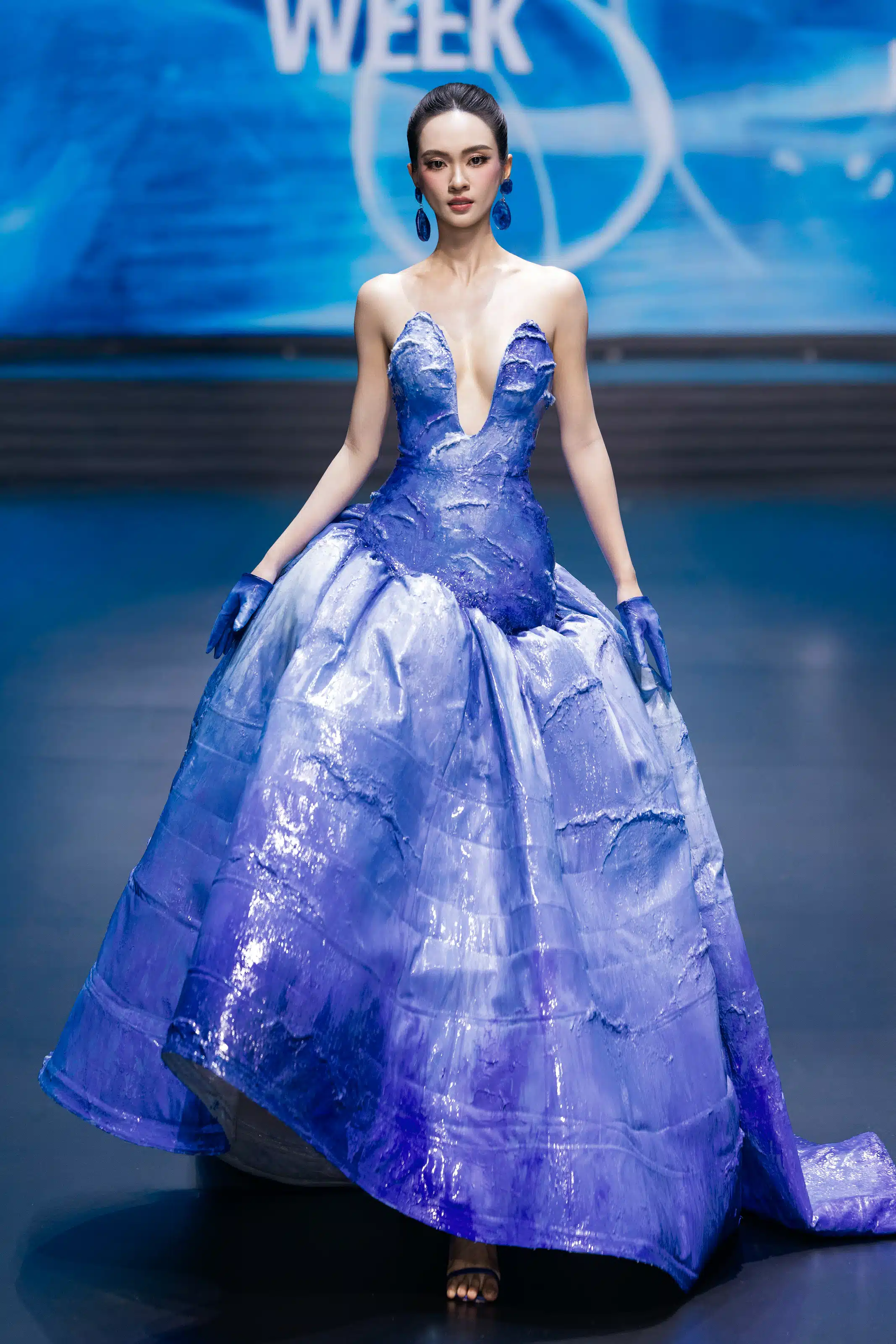 BST “The Light Of Water” tại Aquafina Vietnam International Fashion Week