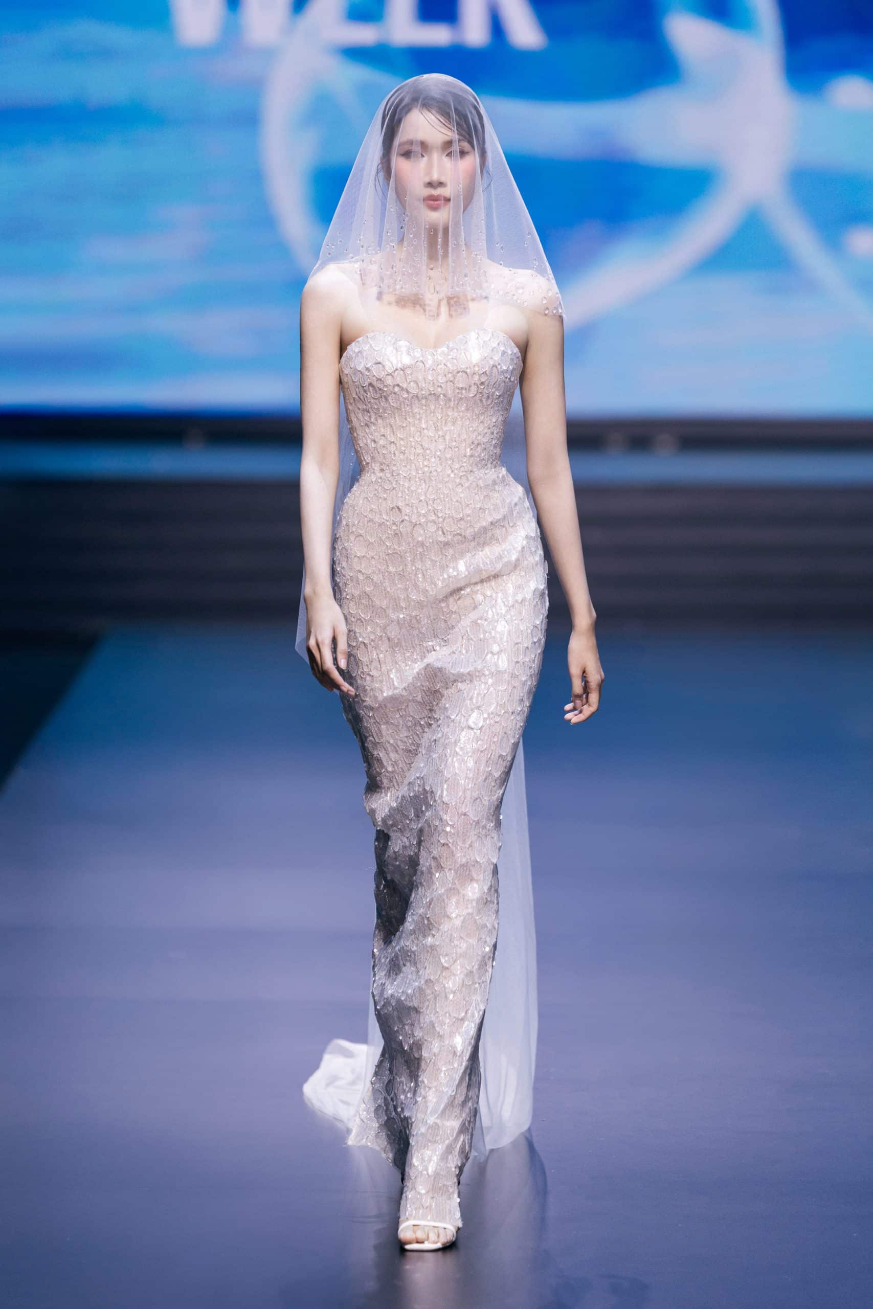 BST “The Light Of Water” tại Aquafina Vietnam International Fashion Week