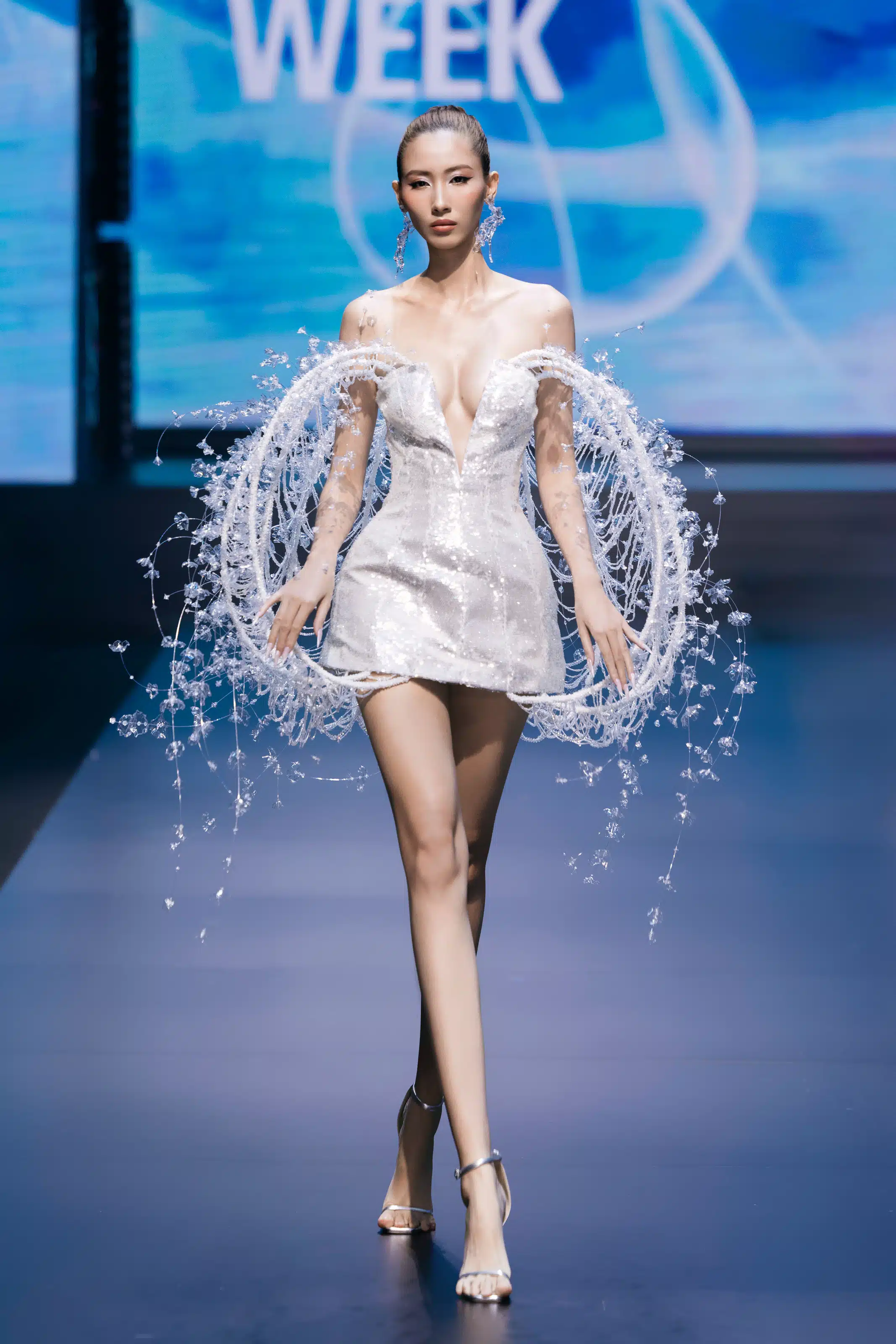 BST “The Light Of Water” tại Aquafina Vietnam International Fashion Week