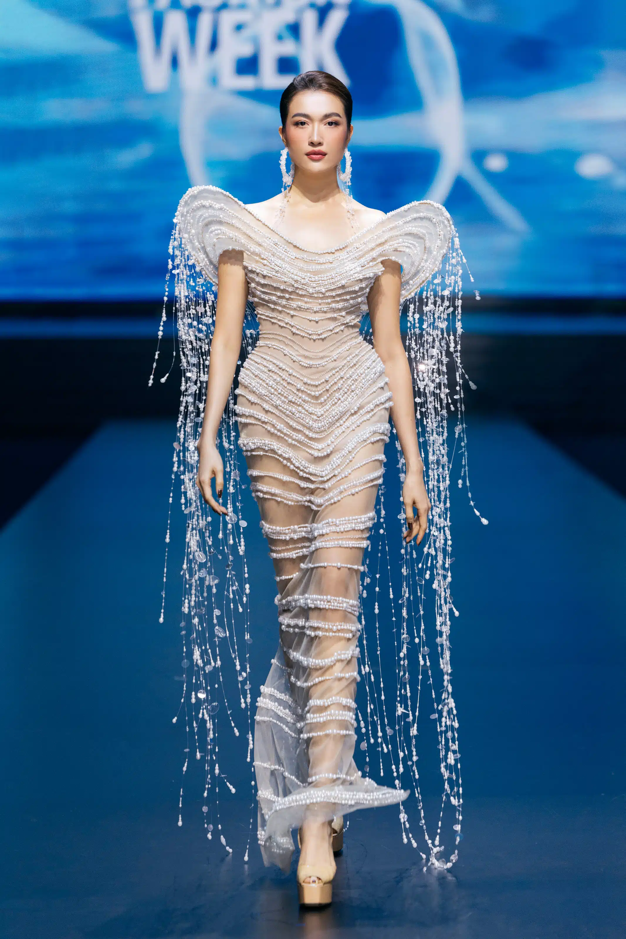 BST “The Light Of Water” tại Aquafina Vietnam International Fashion Week
