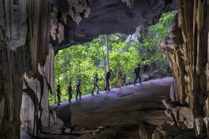 Vòng cung hang động kỳ vĩ