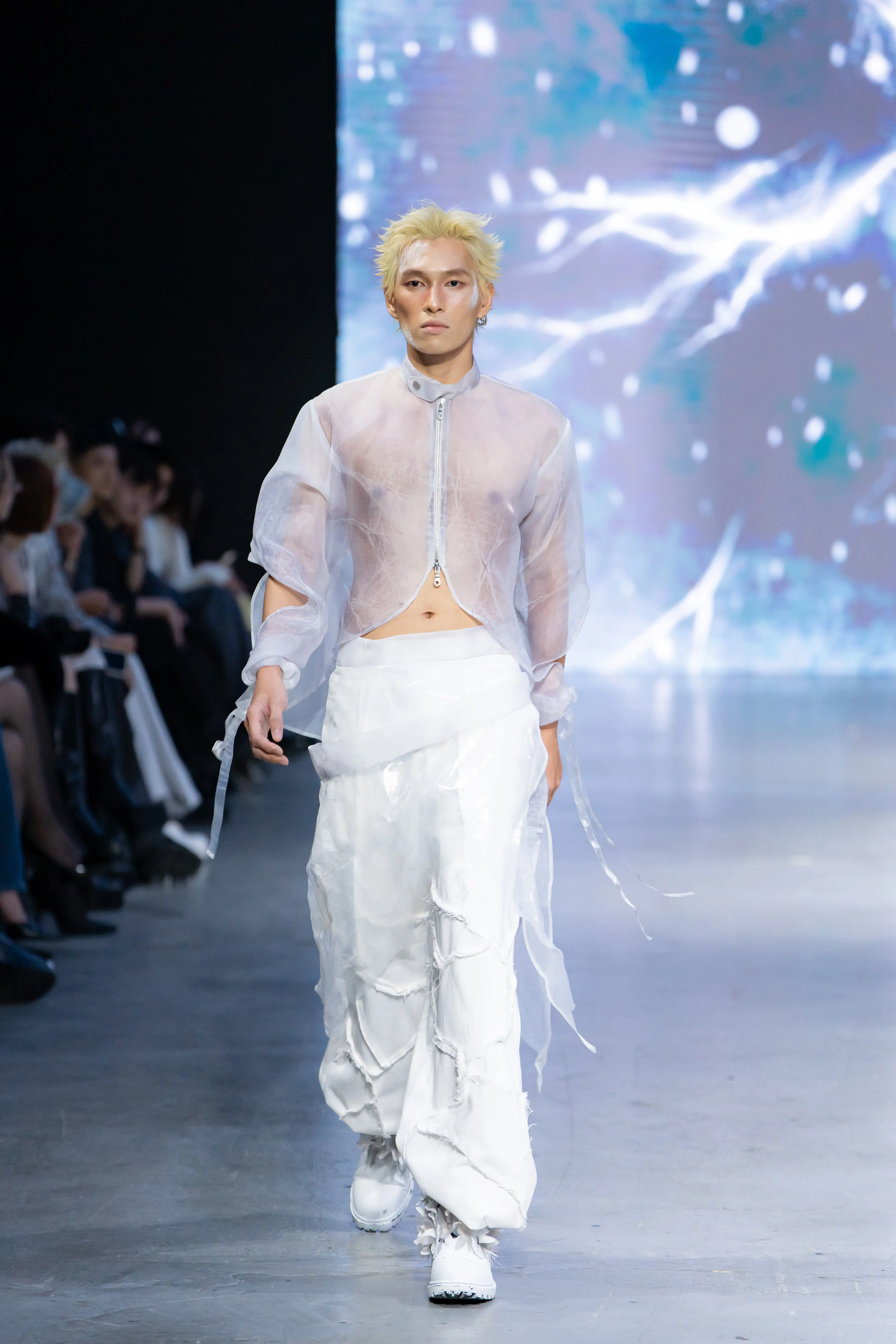 BST “ELENA NGN – XI Collection: Setsuka” – Sự kết hợp giữa hoa đá và thời trang