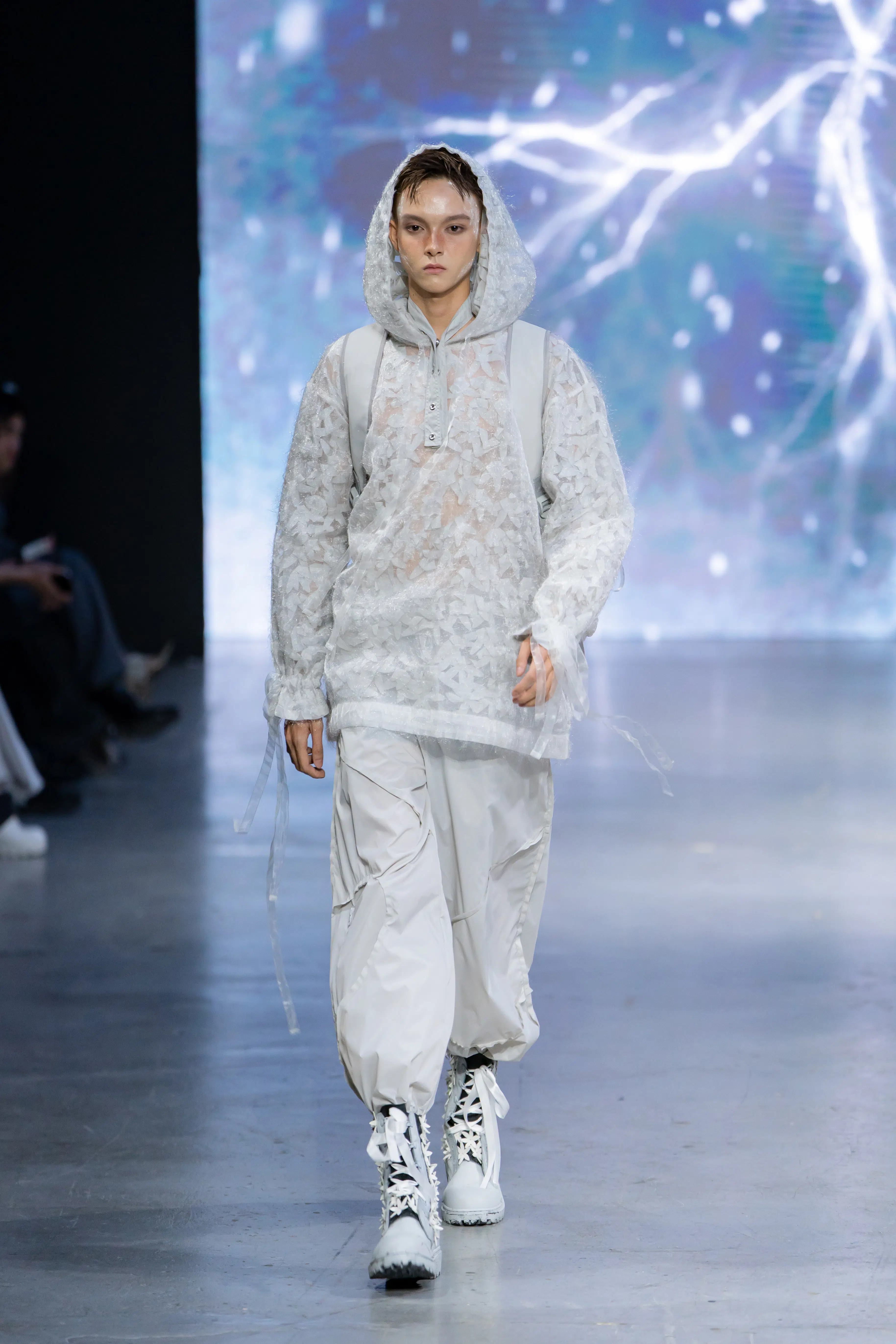 BST “ELENA NGN – XI Collection: Setsuka” – Sự kết hợp giữa hoa đá và thời trang