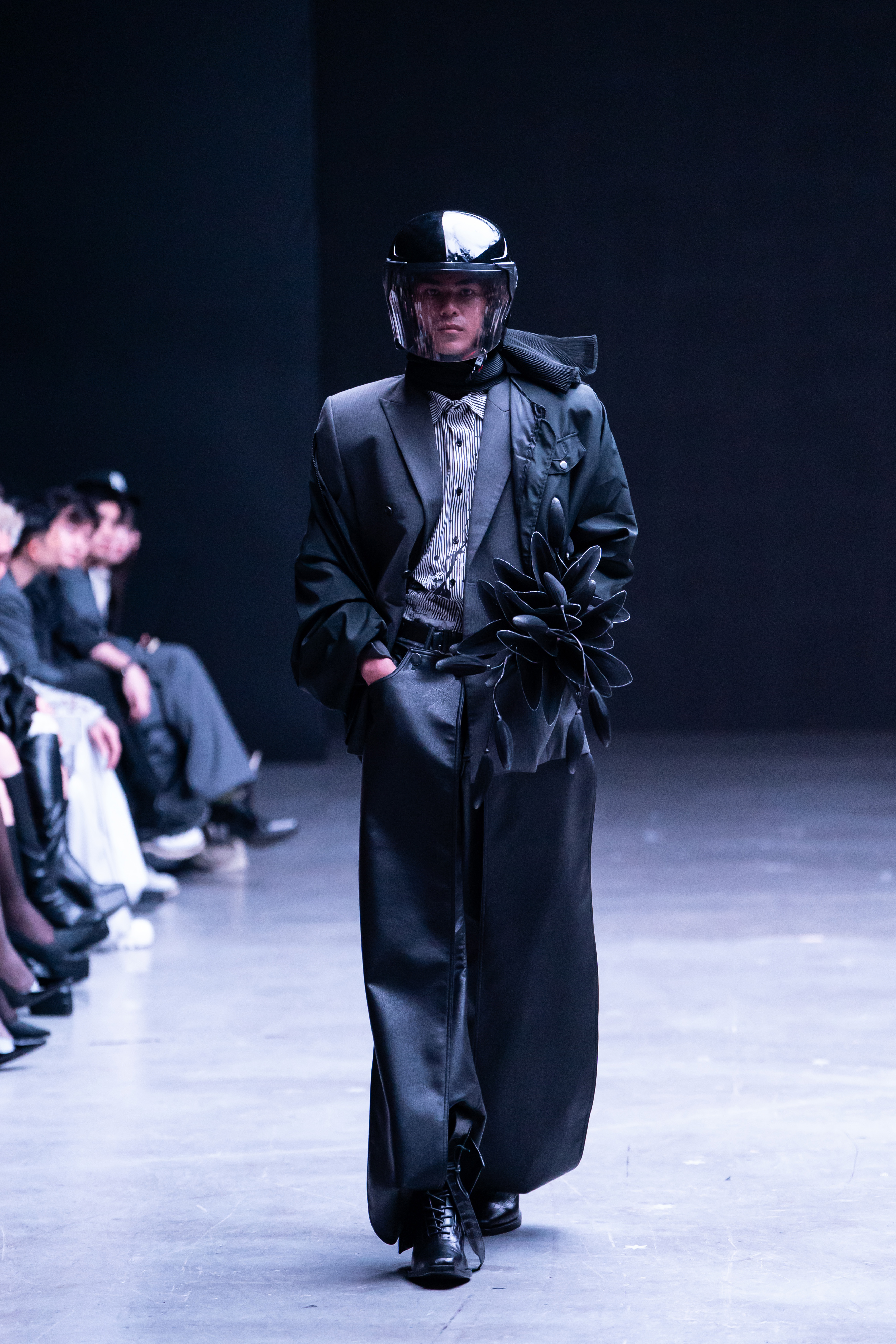 BST “DUC STUDIO – Hiệp Sĩ Đường Phố” – Những bộ giáp thời trang trên đường phố