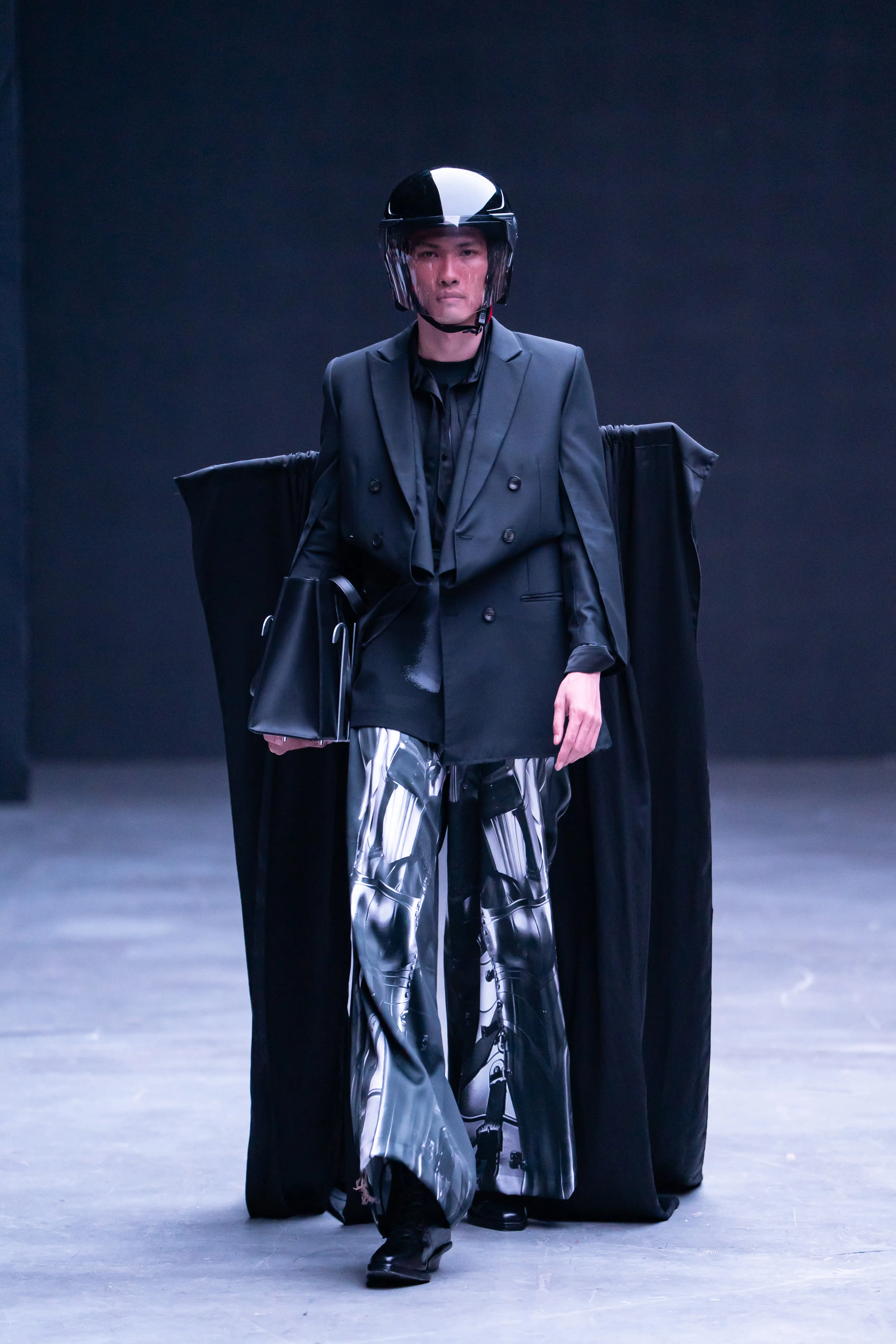 BST “DUC STUDIO – Hiệp Sĩ Đường Phố” – Những bộ giáp thời trang trên đường phố