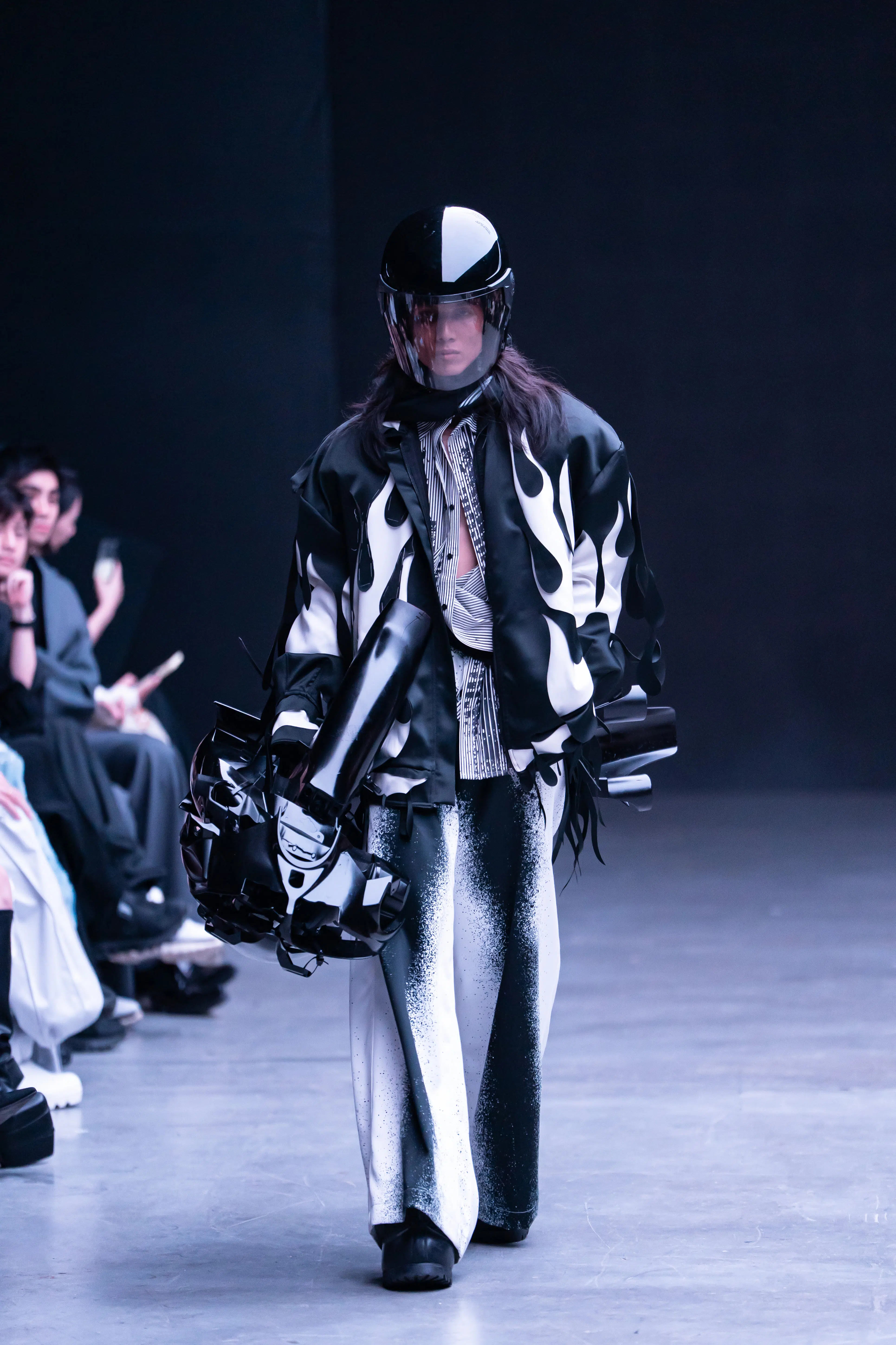 BST “DUC STUDIO – Hiệp Sĩ Đường Phố” – Những bộ giáp thời trang trên đường phố