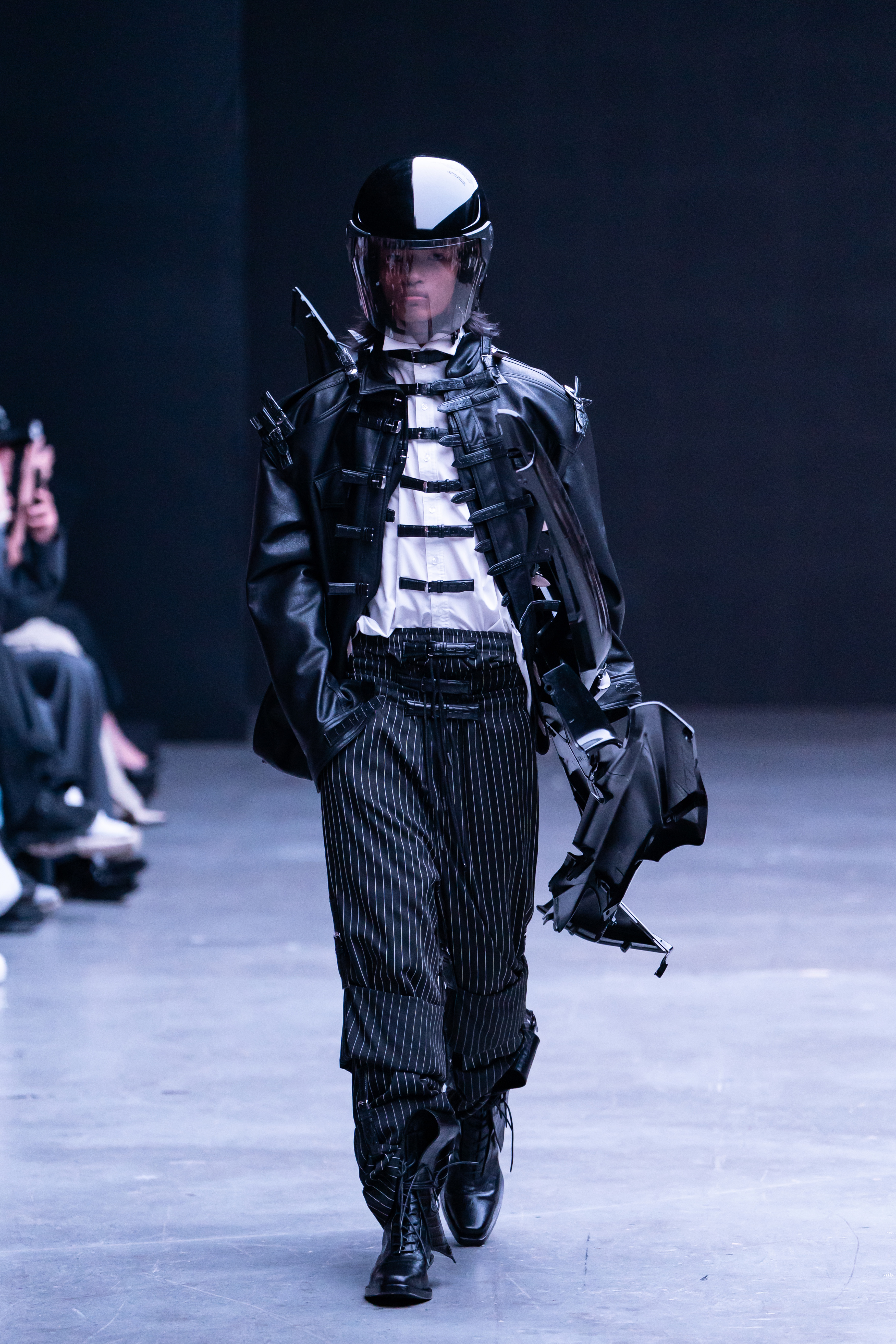 BST “DUC STUDIO – Hiệp Sĩ Đường Phố” – Những bộ giáp thời trang trên đường phố