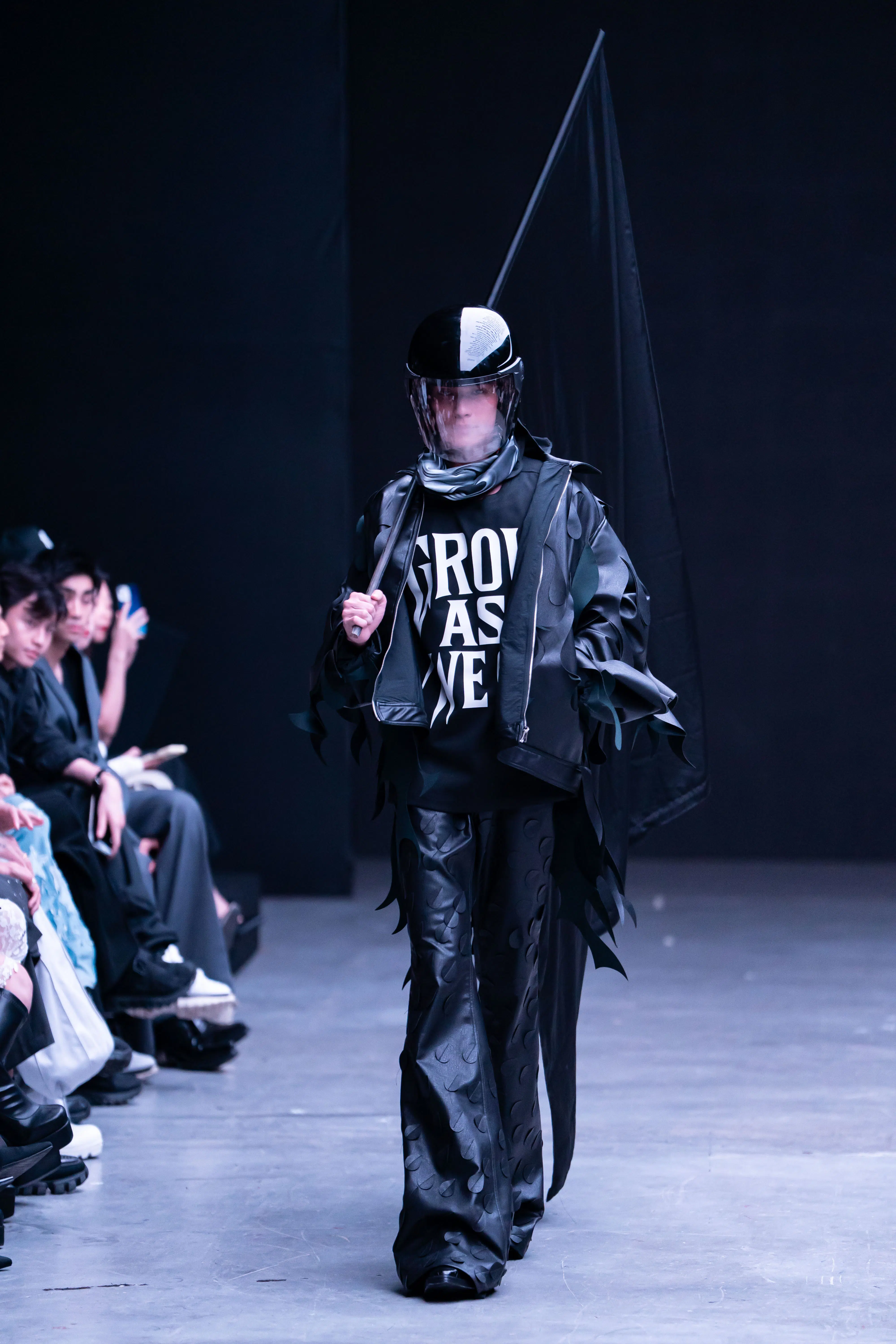 BST “DUC STUDIO – Hiệp Sĩ Đường Phố” – Những bộ giáp thời trang trên đường phố