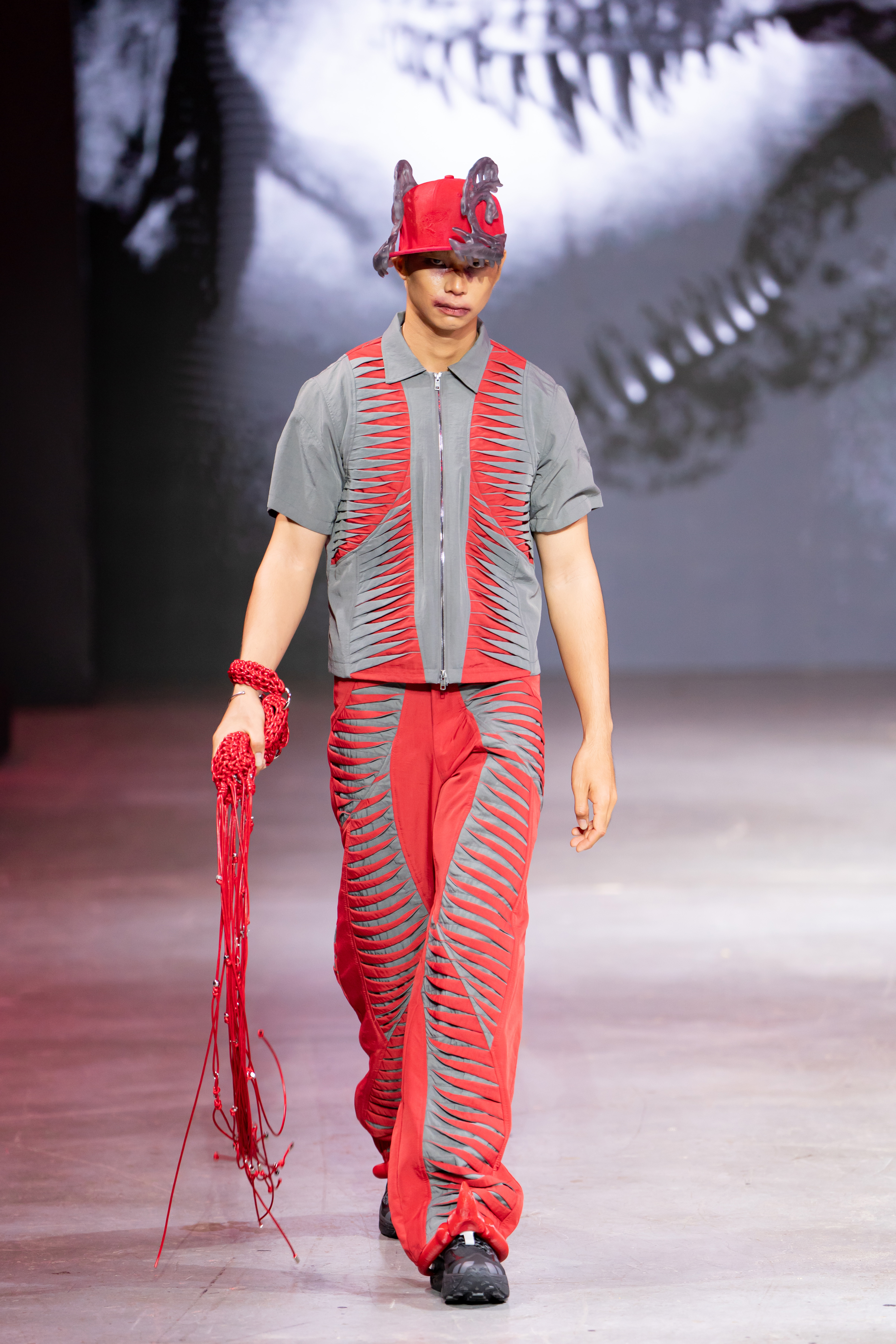 BST “T-REDX – “Everywhen, Everynow” – Khi khủng long đổ bộ sàn diễn