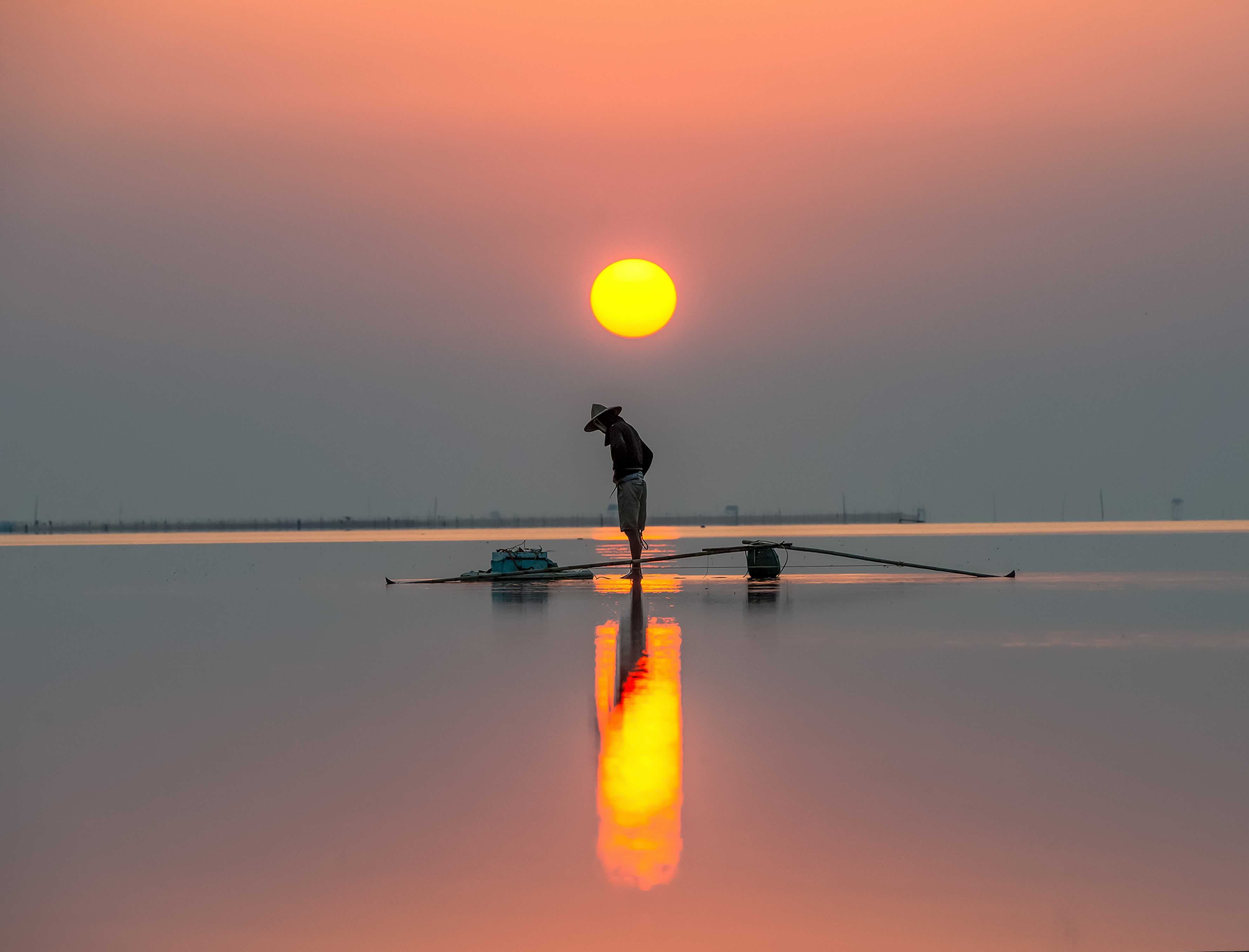 Sớm mai trên biển