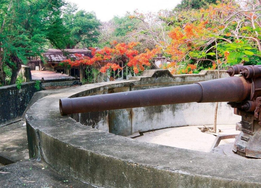 Pháo đài Thần Công – nơi lưu giữ ký ức lịch sử và là điểm ngắm vịnh tuyệt đẹp