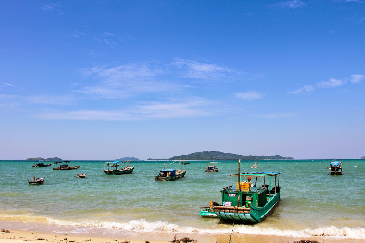 Sóng lớn, bãi cát dài và không gian mở khiến Vàn Chảy trở thành điểm nhấn trong hành trình khám phá Cô Tô