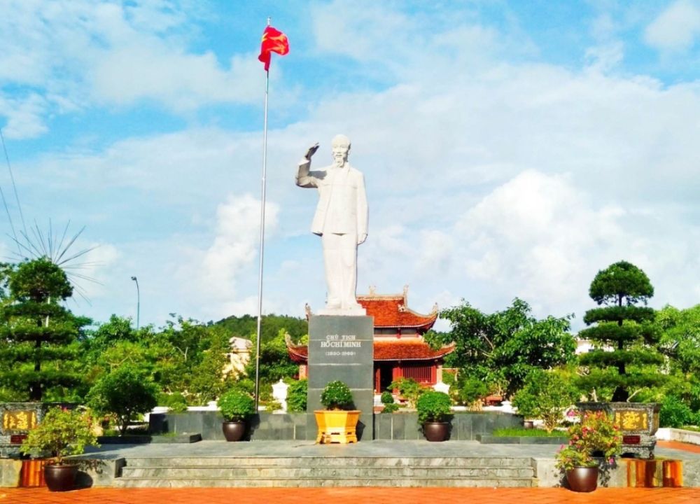 Tượng đài Bác Hồ – điểm dừng chân mang giá trị lịch sử trong hành trình du lịch đảo Cô Tô