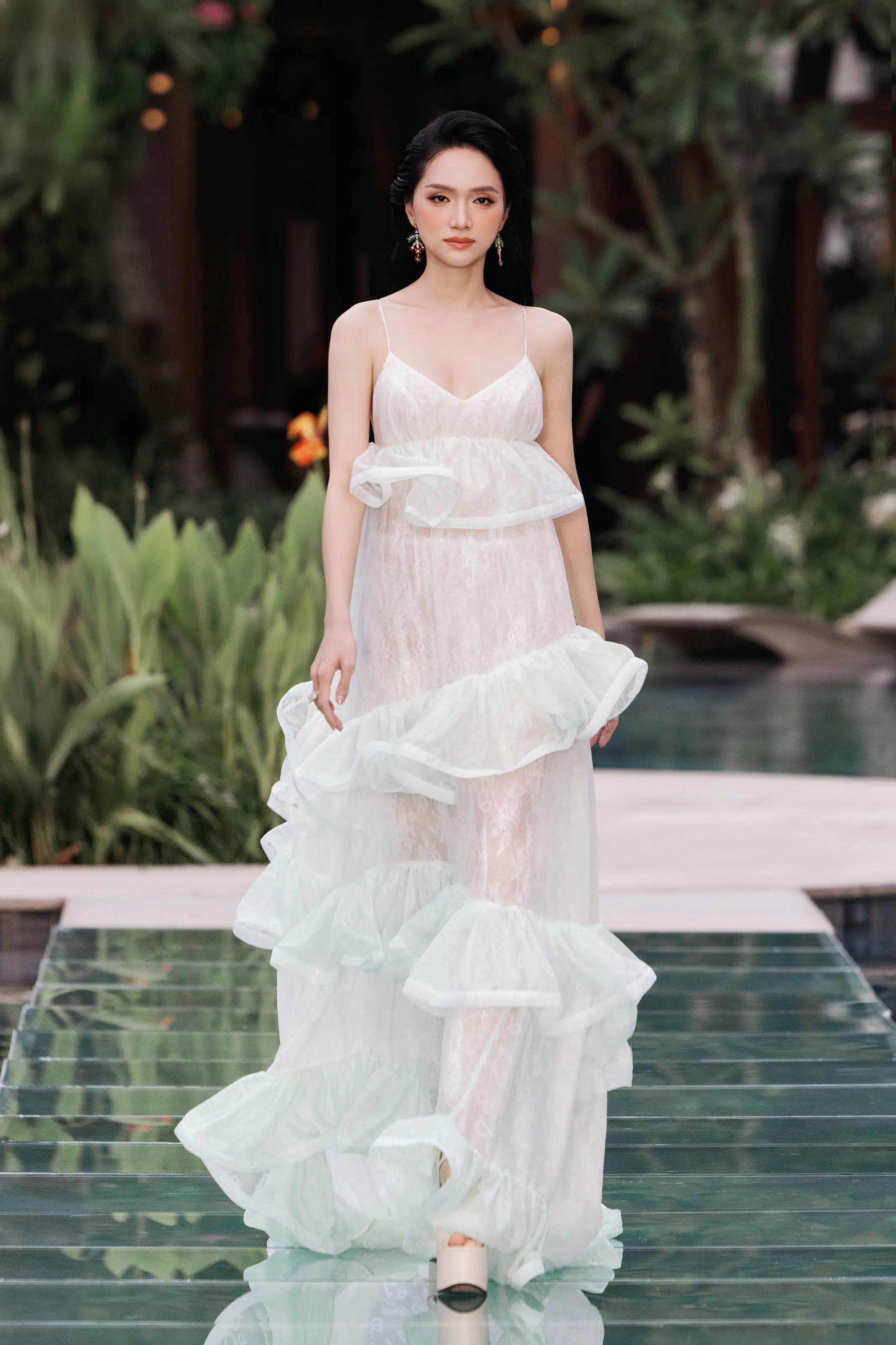 BST “Vivavivu” của NTK Adrian Anh Tuấn