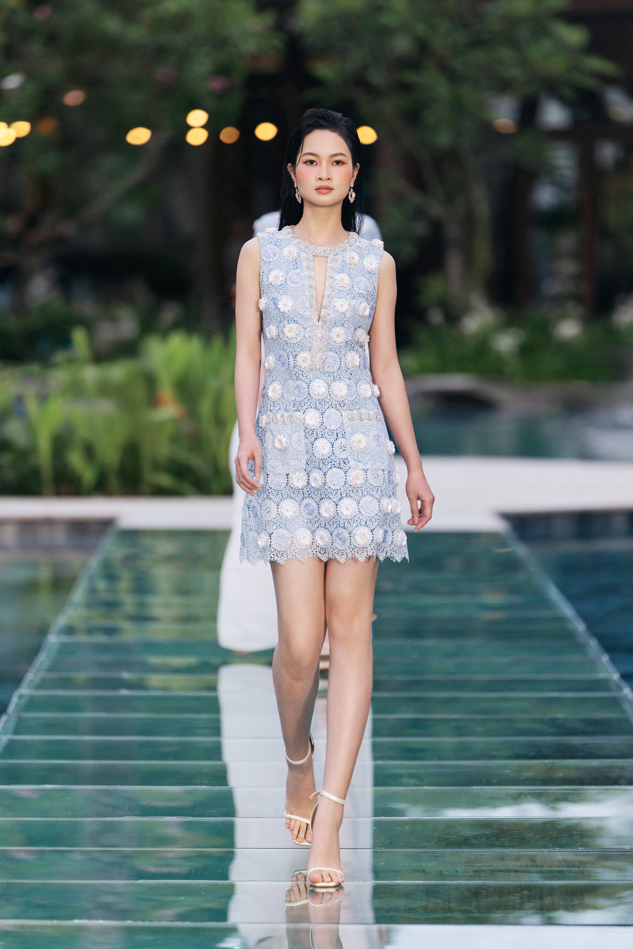 BST “Vivavivu” của NTK Adrian Anh Tuấn