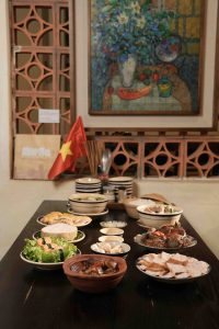 Mâm cơm độc lập