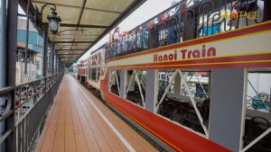 Một Hà Nội khác sau khung cửa đoàn tàu 5 cửa ô