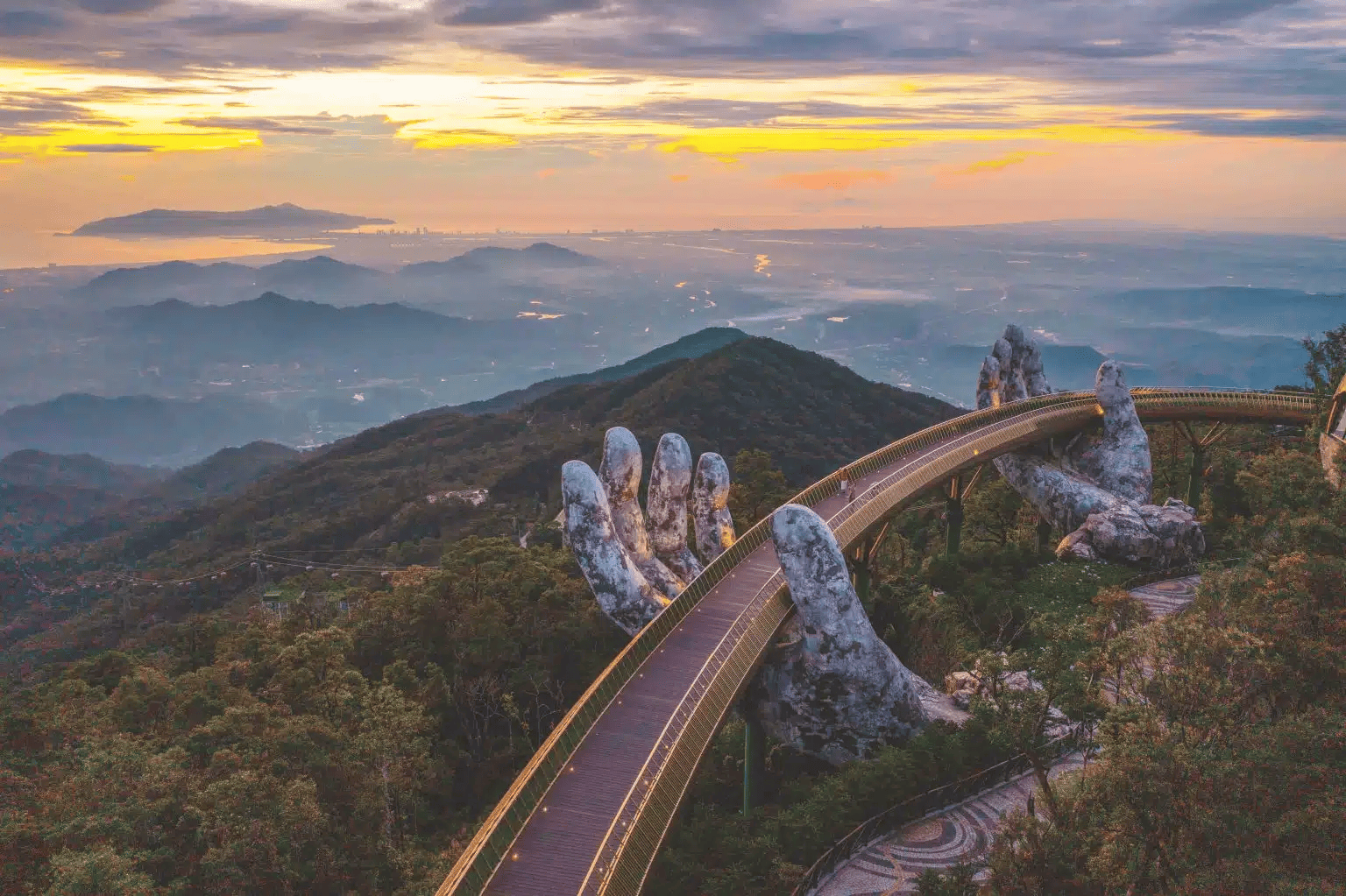 Biểu tượng cầu vàng tại Đà Nẵng