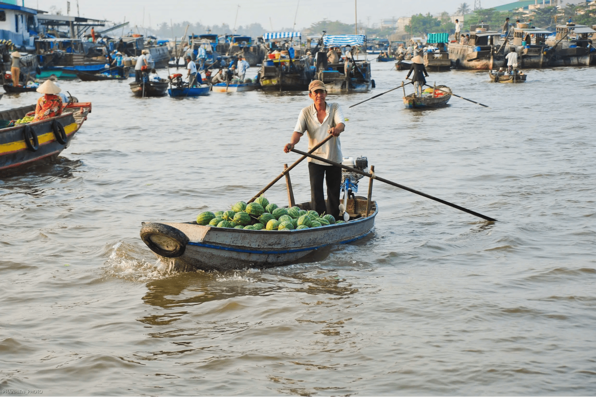 Sự nhộn nhịp và nét đẹp mưu sinh trên các phiên chợ nổi tại Cần Thơ