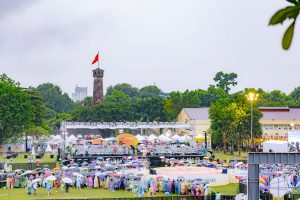 Hàng nghìn khán giả đón bình minh cùng 5AM Concert