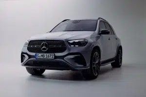Mercedes-Benz ra mắt mẫu xe SUV Plug-in Hybrid đầu tiên của hãng tại Việt Nam