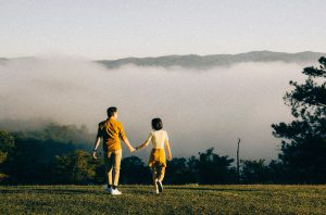 Trekking và yoga đôi: Lựa chọn wellness-date lý tưởng cho mùa thu