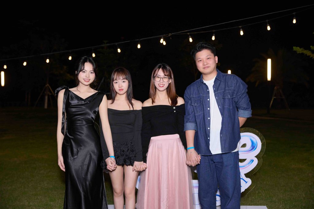 4. Cac Ban Tre Giao Luu Trong Chuong Trinh MAYBE – Biet Dau Do La Dinh Menh 1024x683