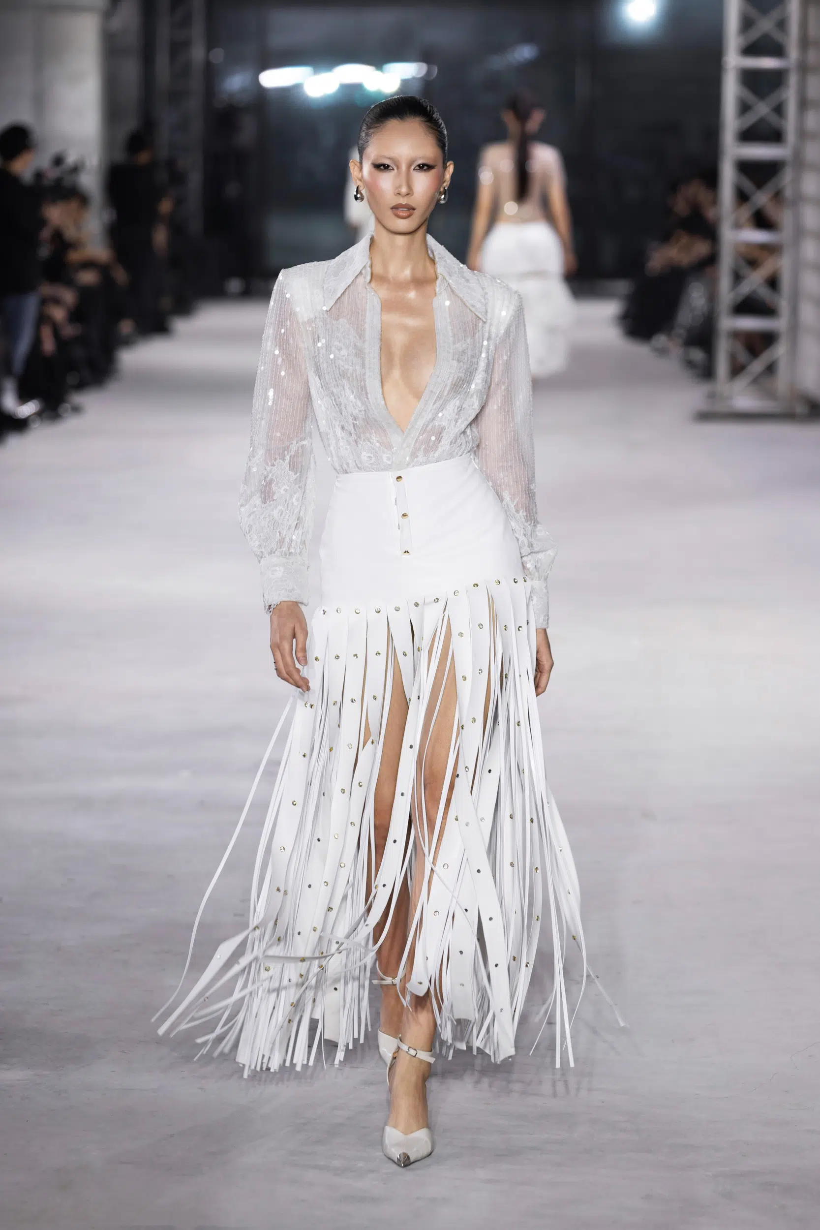 NTK Đỗ Long trình làng bộ sưu tập “Emerge” lấy cảm hứng từ sự tái sinh