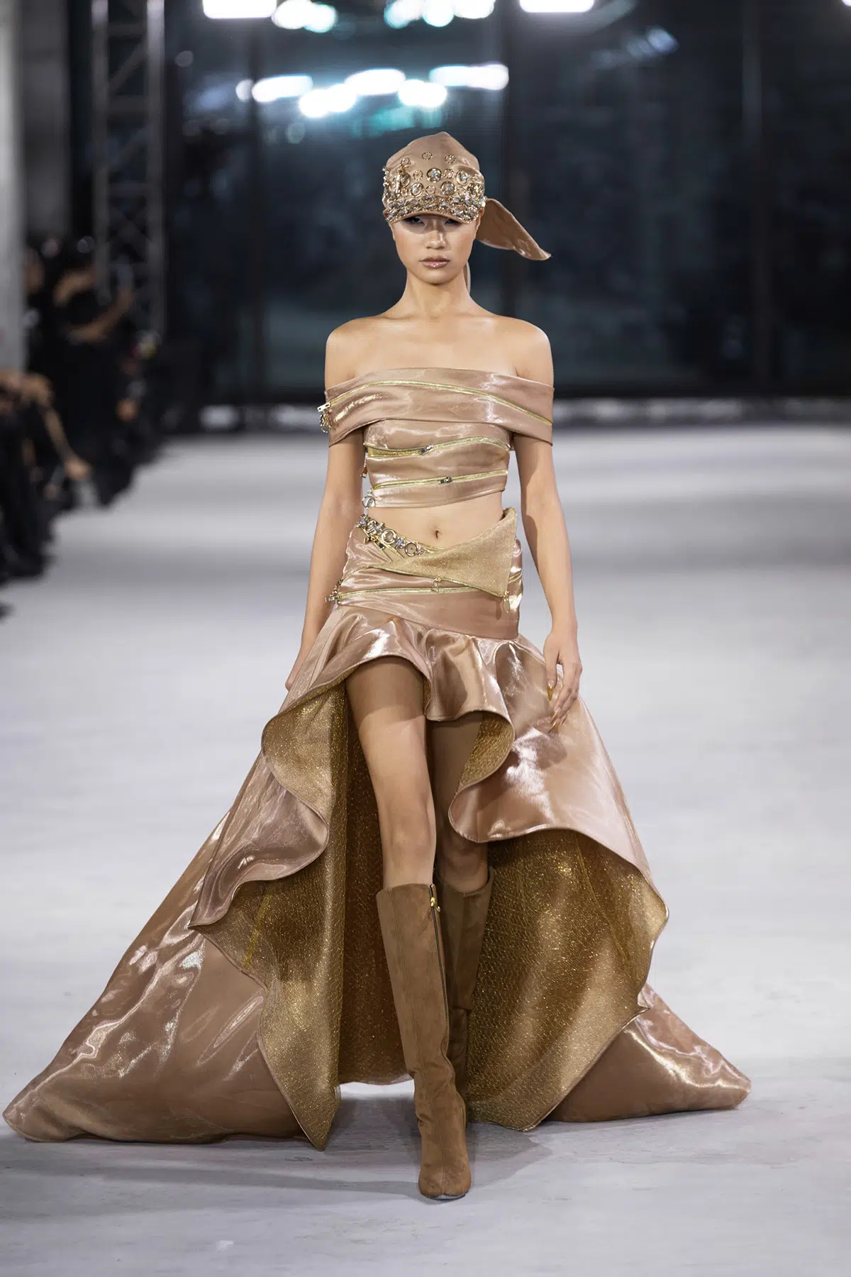 NTK Đỗ Long trình làng bộ sưu tập “Emerge” lấy cảm hứng từ sự tái sinh