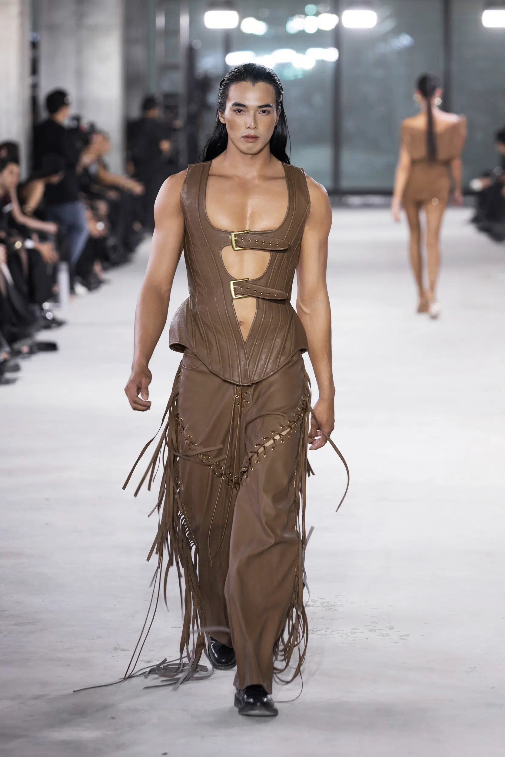 NTK Đỗ Long trình làng bộ sưu tập “Emerge” lấy cảm hứng từ sự tái sinh