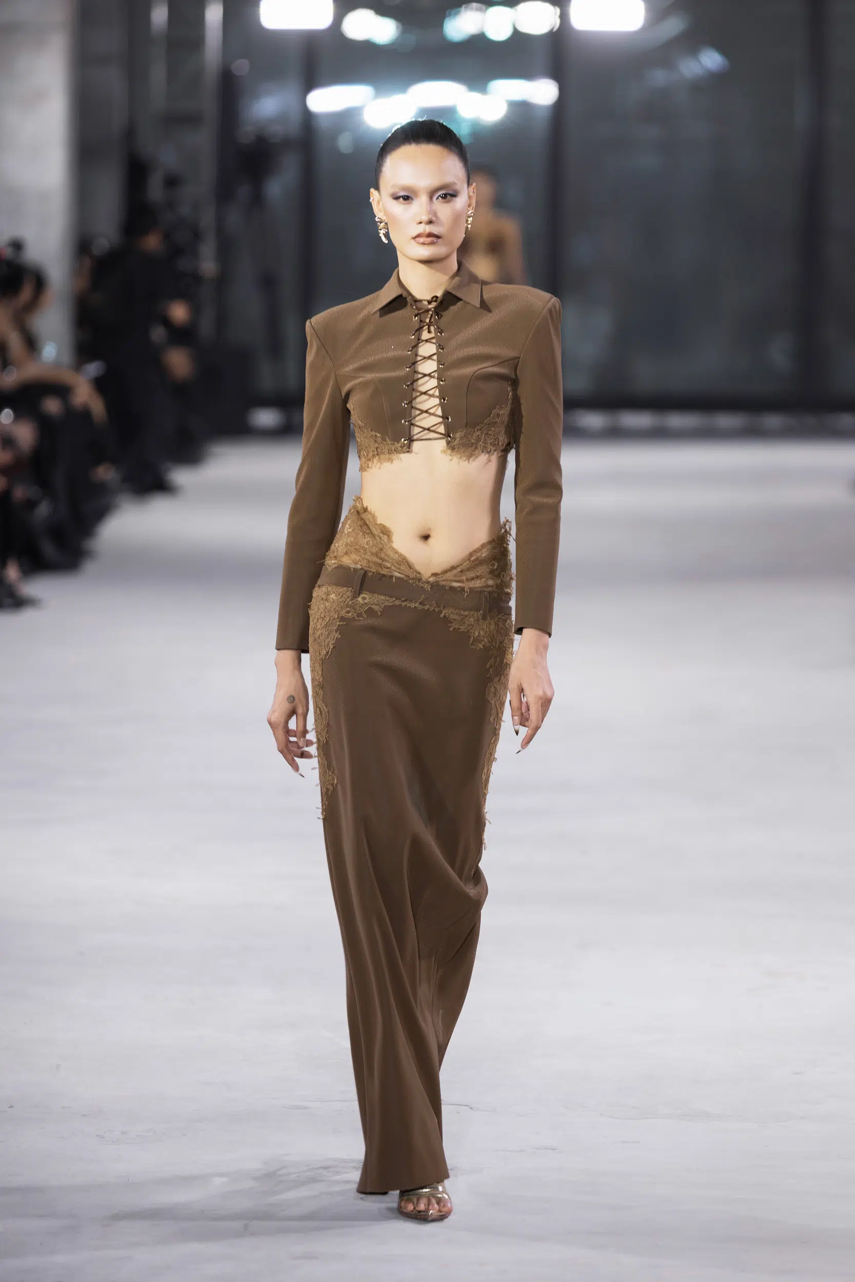 NTK Đỗ Long trình làng bộ sưu tập “Emerge” lấy cảm hứng từ sự tái sinh