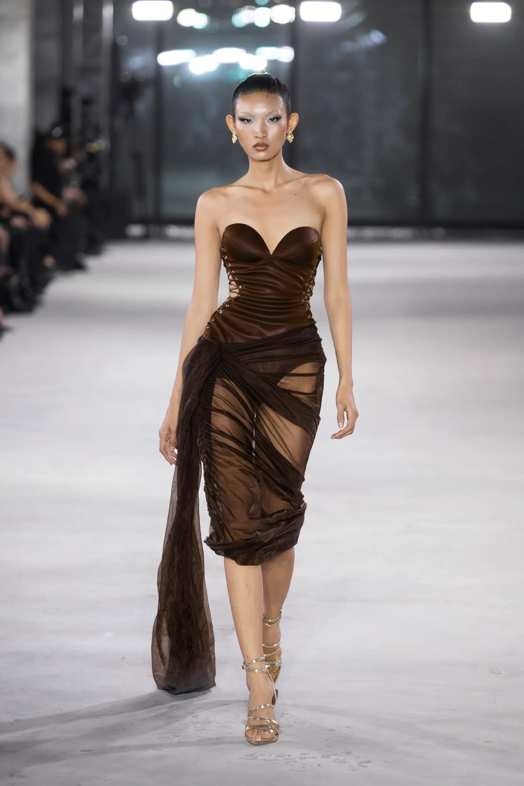 NTK Đỗ Long trình làng bộ sưu tập “Emerge” lấy cảm hứng từ sự tái sinh