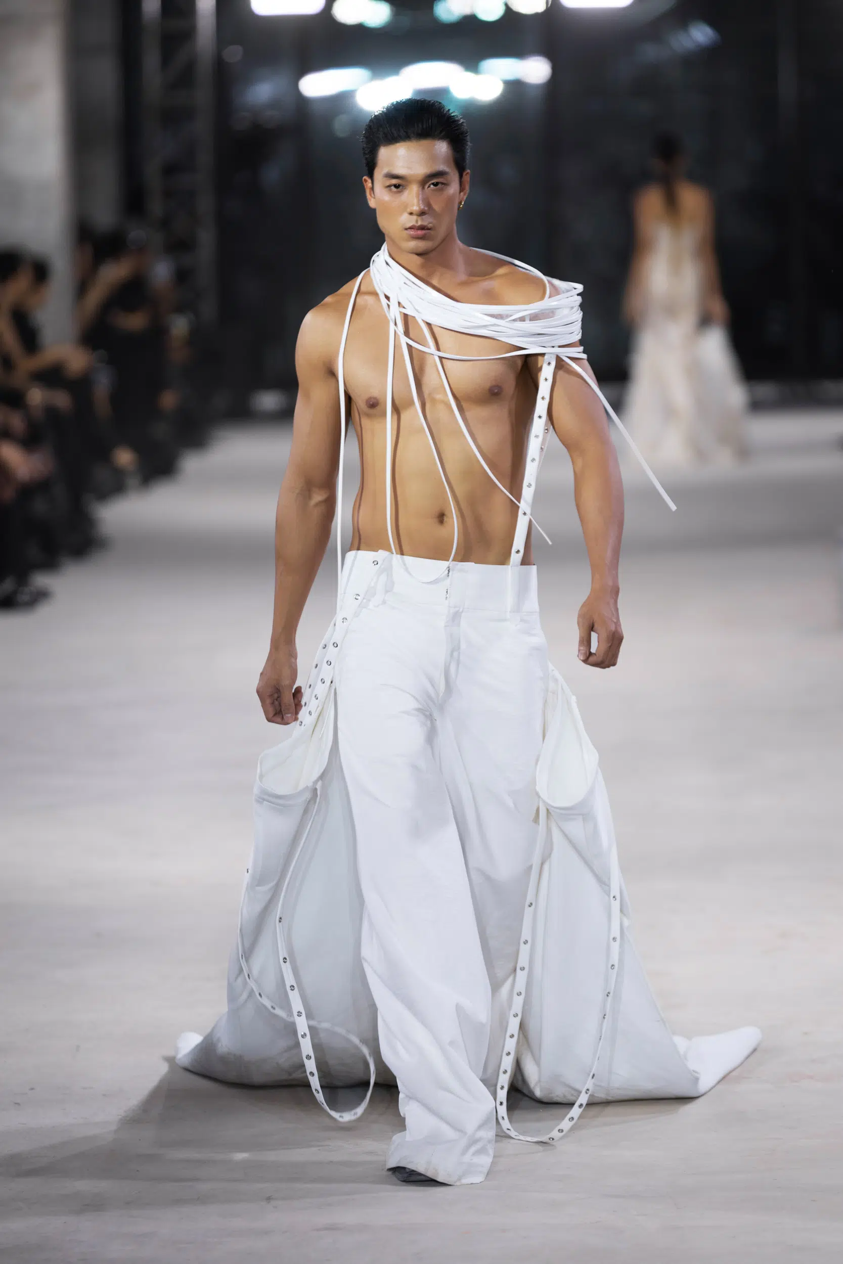 NTK Đỗ Long trình làng bộ sưu tập “Emerge” lấy cảm hứng từ sự tái sinh