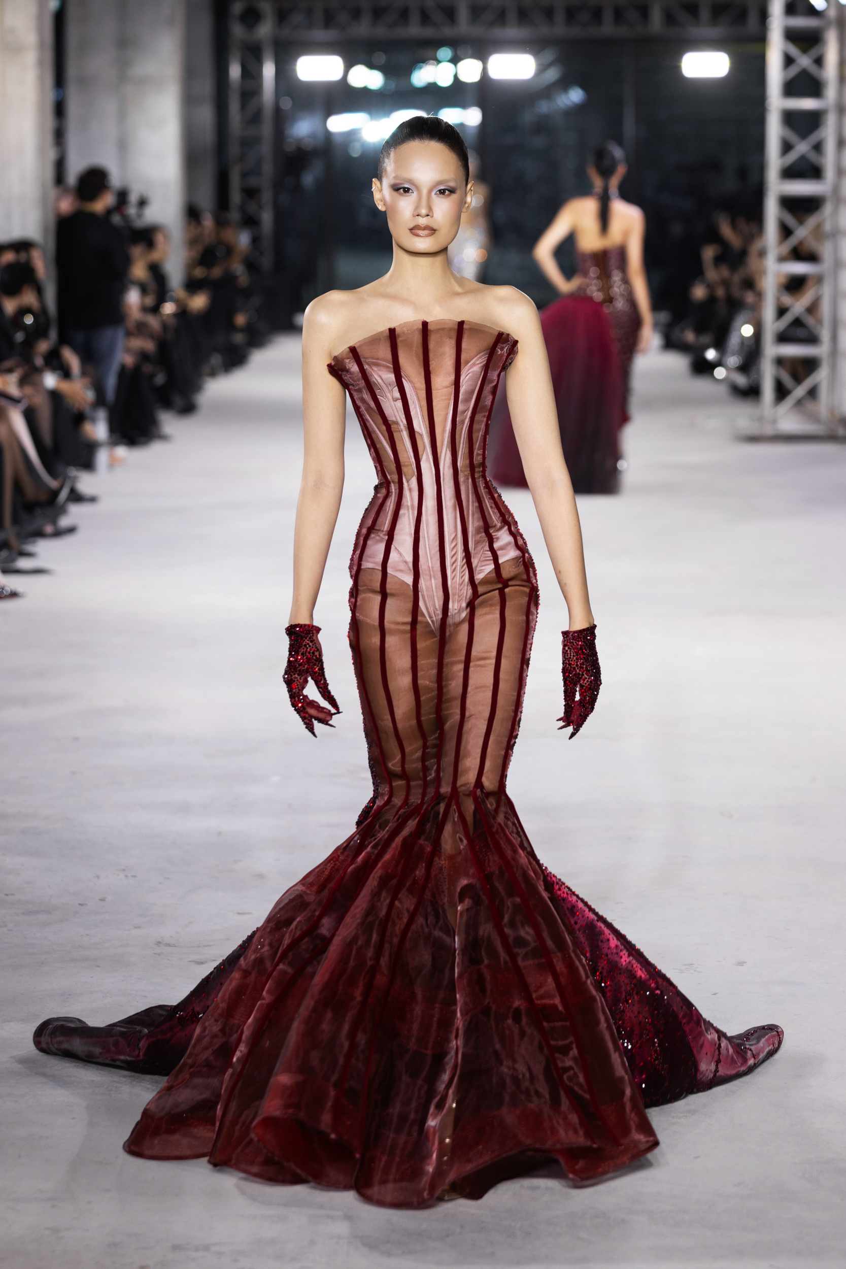 NTK Đỗ Long trình làng bộ sưu tập “Emerge” lấy cảm hứng từ sự tái sinh