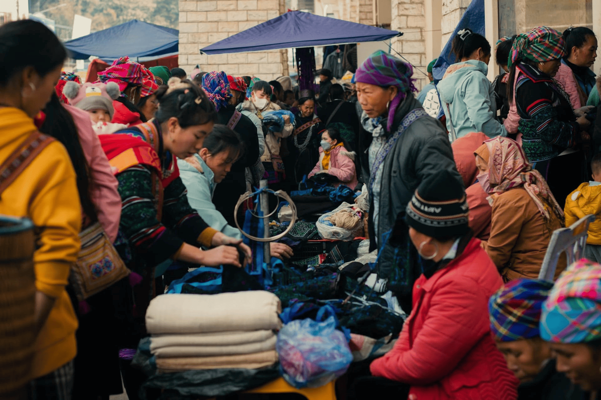 Chợ Sa Pa là điểm đến mà du khách không thể bỏ qua khi tham quan nơi này