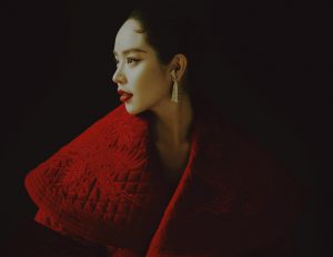 Lê Thanh Hòa bắt tay nàng thơ Thanh Thủy tung bộ ảnh hút hồn dịp cuối năm