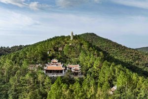 Ngôi chùa thiêng trên núi Hồng Lĩnh