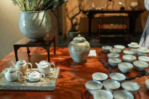 Men tro nung củi: Khi lửa, đất và sự ngẫu nhiên cùng tạo hình