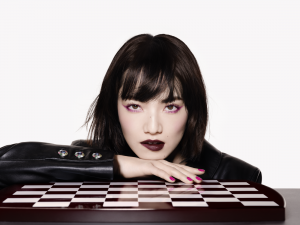 CHANEL ROUGE NOIR 2026: Khi sắc đỏ – đen hóa vũ trụ đồ trang điểm
