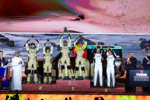 Defender Dakar D7X-R – Siêu xe của Dakar Rally 2026