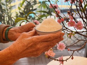 “Đầu năm mua muối, cuối năm mua vôi”, một vòng khép – mở của thời gian