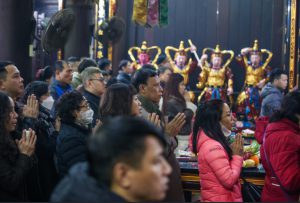 Đi chùa lúc giao thừa – đón điều lành trong khoảnh khắc giao mùa