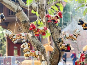 “Ngựa về phố”: Sắc xuân Bính Ngọ tại Văn Miếu – Quốc Tử Giám