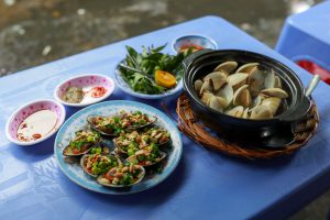 Quán ốc Trang chợ Bình Tiên – nhịp sống trưa của Sài Gòn trong một góc quán nhỏ